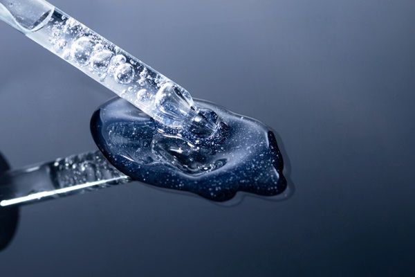 Tratamiento hidratación profunda - Pipeta con ácido hialurónico Madrid que ayuda a hidratar y estimular la producción de colágeno en la piel