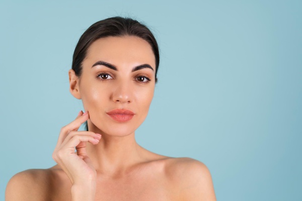 Daxxifi - Mujer con el rostro suave y sin arrugas gracias al tratamiento con bótox Madrid