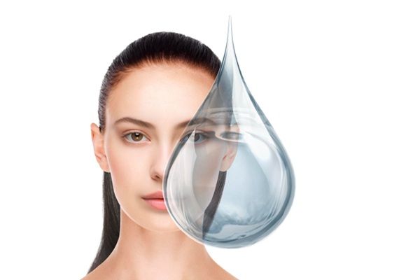 Alimentos con ácido hialurónico - Representación de una gota de agua del ácido hialurónico Madrid que ayuda a rejuvenecer la piel del rostro